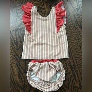 Pehr 2-piece bikini with ruffled detail & sun hat 
Size 6-12 months***